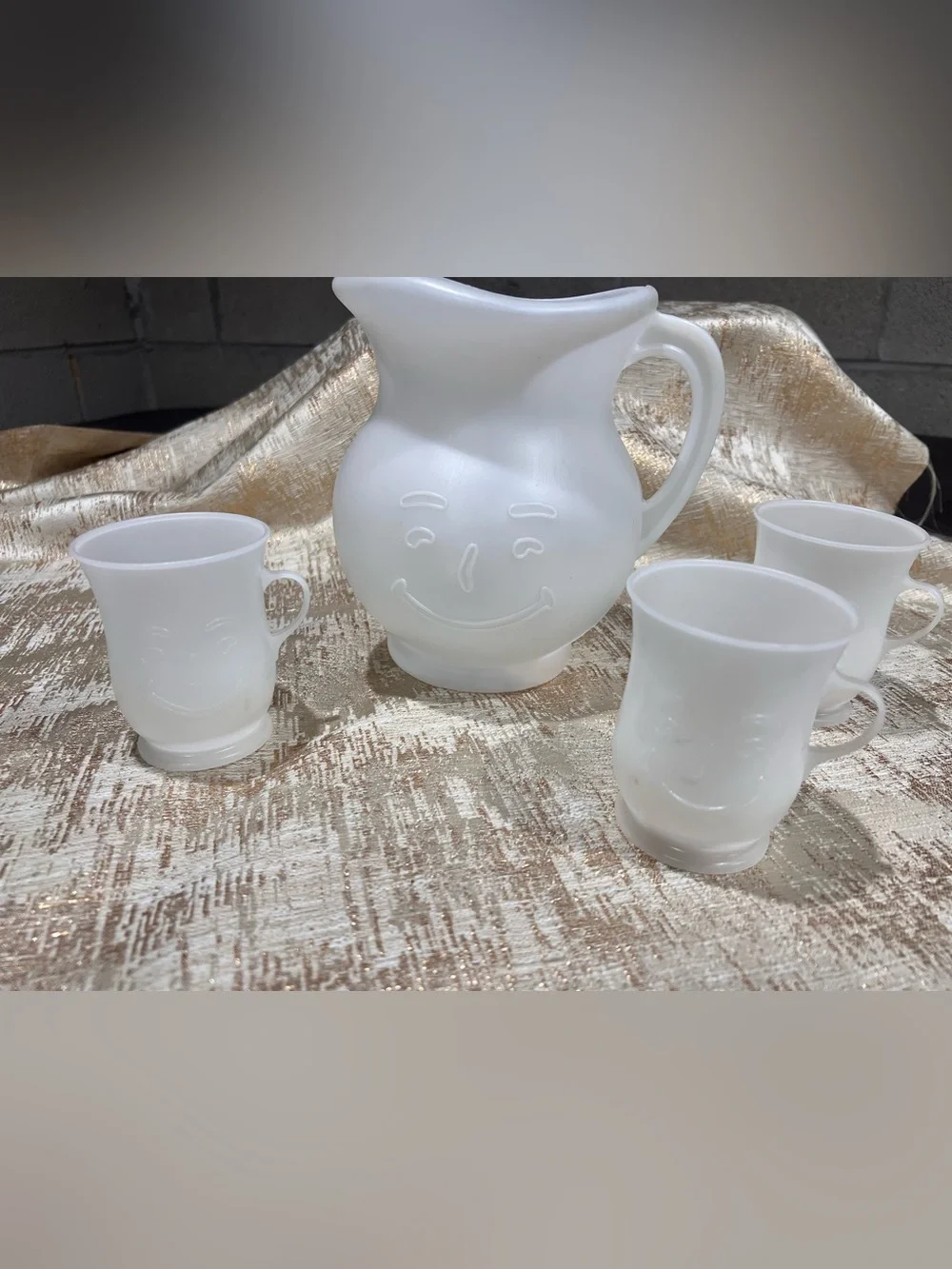 Vintage Kool Aid Man 2 Quart Plastic Pitcher And 2 Cups 1980's Vintage